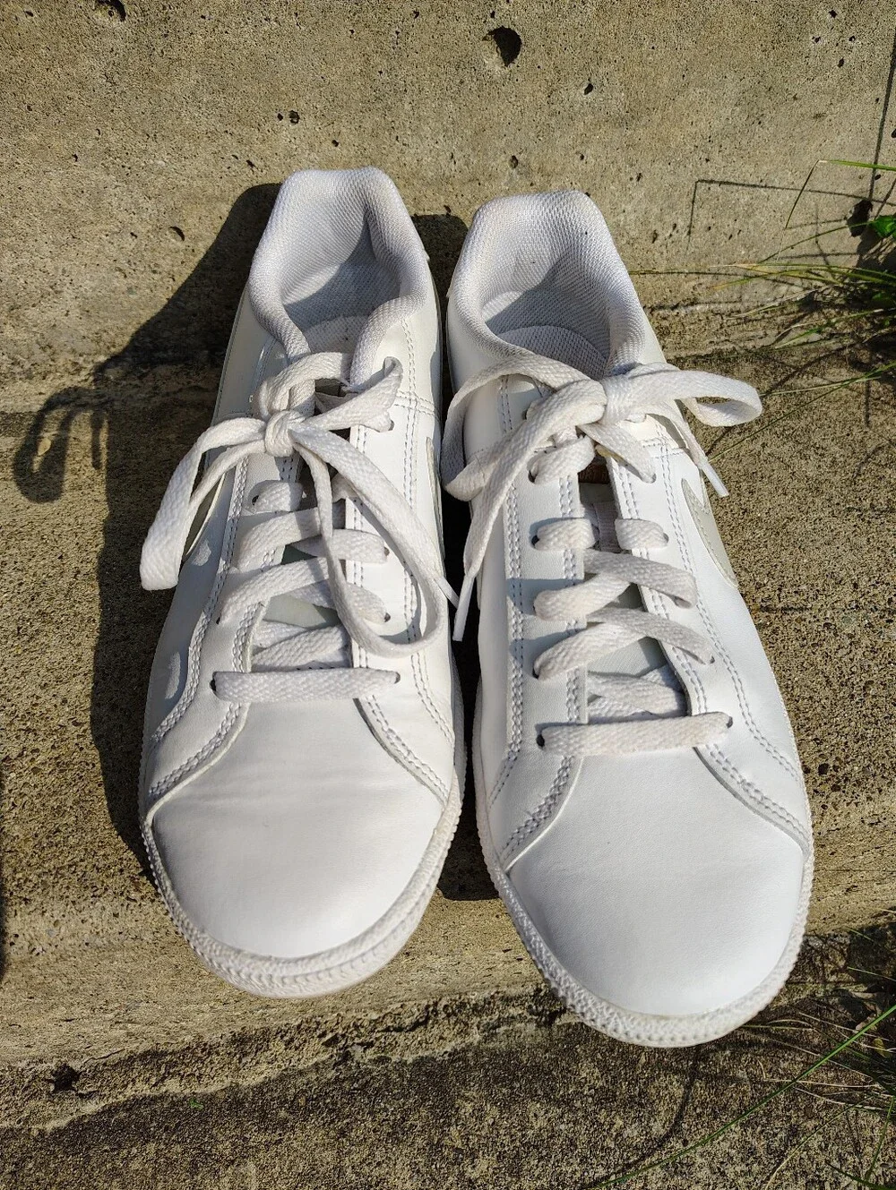 Nike Court Royale White Low Top Sneakers Shoes Womens Size 8.5 Lace Up